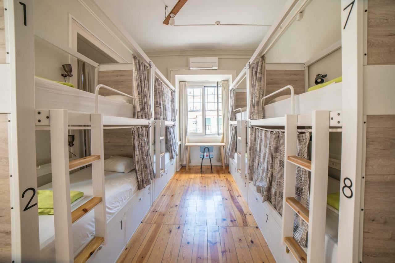 Bed 8-Bed Mixed Dormitory Room