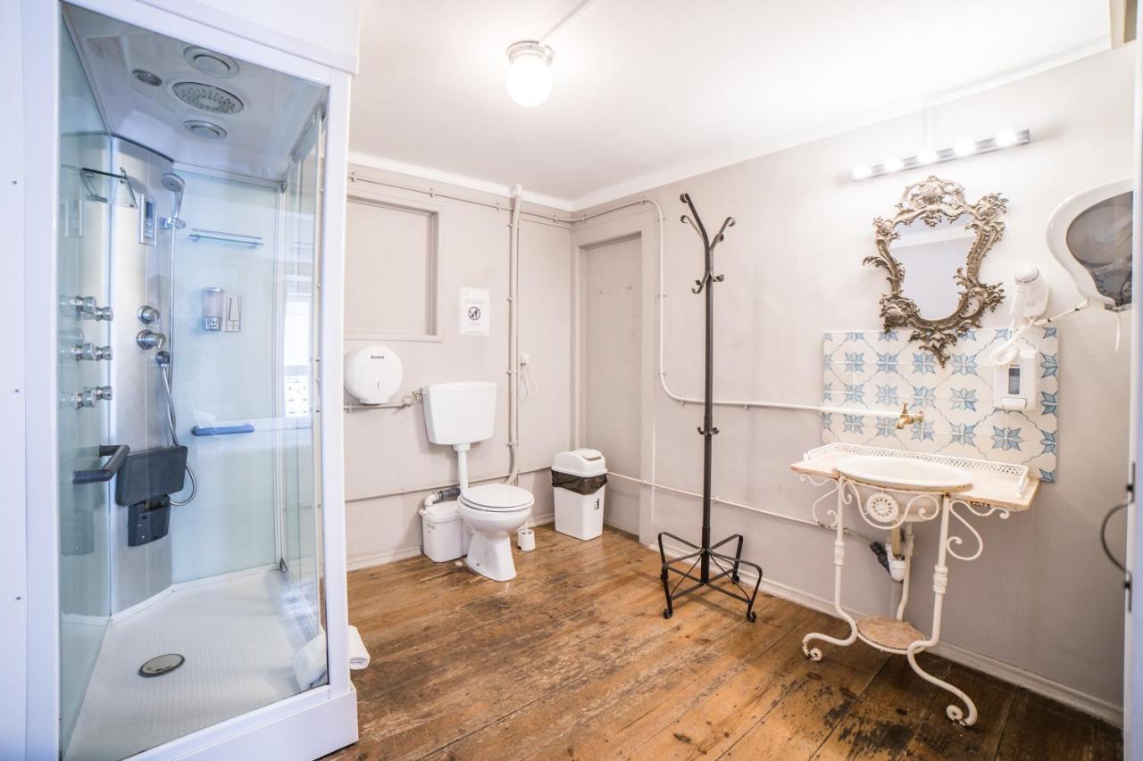 Triple Room Private Bathroom